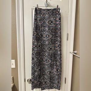 Kendall & Kylie maxi skirt with slit (XS)